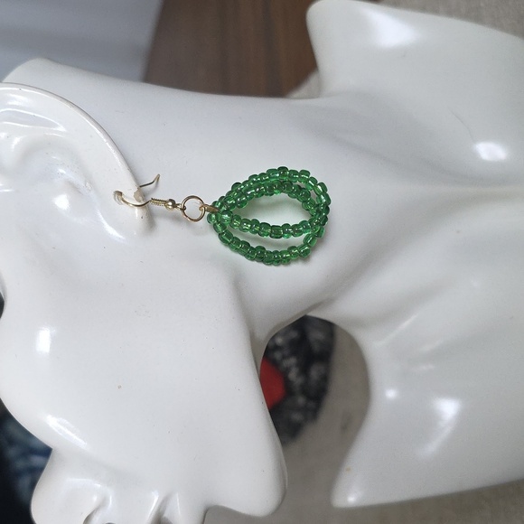 Green Glass Seed Bead Collar Necklace and Earrings Set - Picture 11 of 12